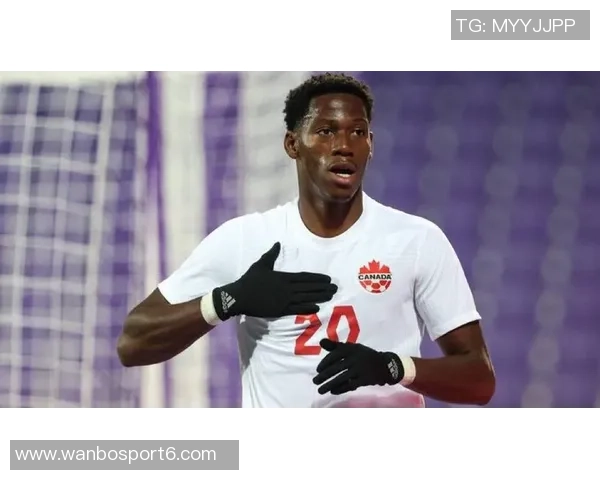 戴维近距离射门遭封堵麦肯尼头球抢点再遭扑救无缘进球