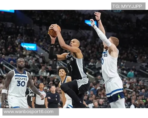 华子赞文班亚马封盖能力出众脚步灵活称其为独一无二的篮球天才